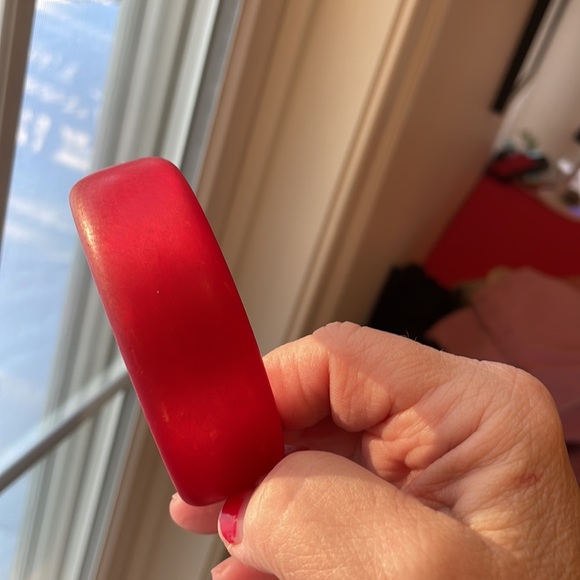 🌷CHRISTINA DEFALCO RED RESIN BANGLE - Picture 6 of 6